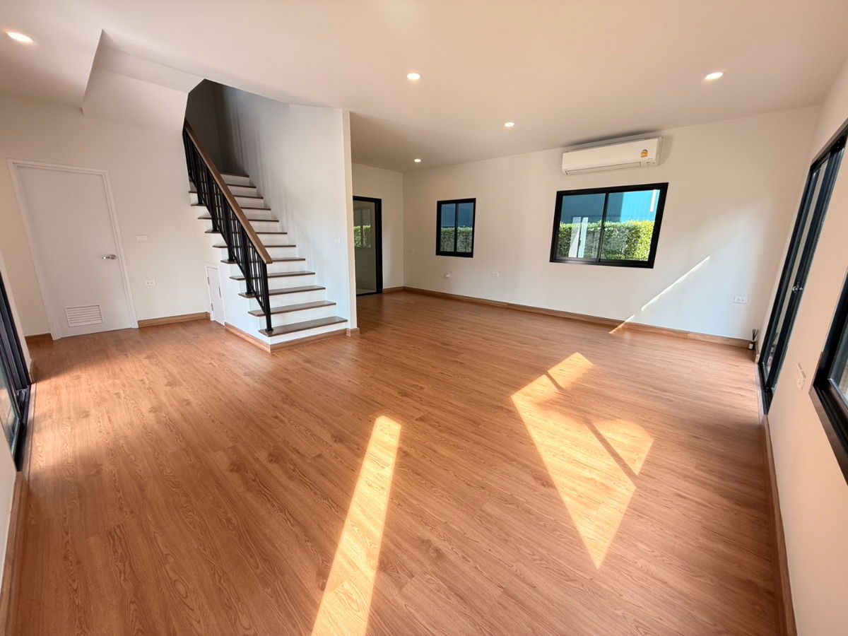 รูป หลุดจอง!!! ทำเลหน้าสวน หน้าบ้านไม่ชนใคร เพียง 5.99 ลบ - รูปที่ 2/13