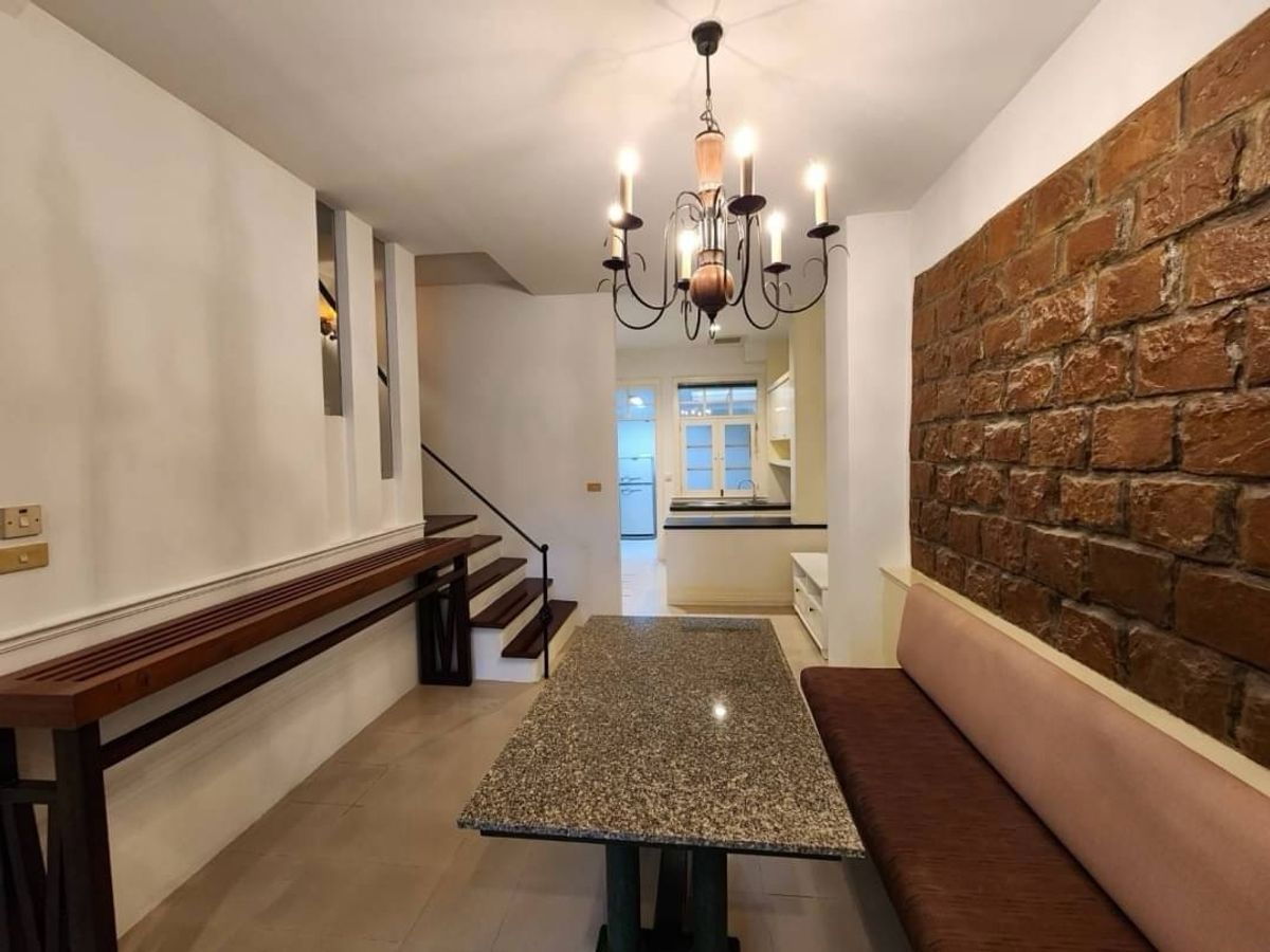 รูป 🏡 ให้เช่าทาวน์เฮ้าส์ 3 ชั้น พร้อมเฟอร์นิเจอร์ครบ | รัชดาภิเษก 🚆 BTS รัชโยธิน 800 เมตร 🏢 SCB Park 🛍️ Central ลาดพร้าว - รูปที่ 2/10