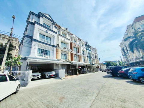 ให้เช่าโฮมออฟฟิศสุดหรู 4 ชั้น หลังมุม ซ.ลาซาล 40-42 MRT ศรีลาซาล 1.5กม. 30ตร.วา. ลาซาล อเวนิว 900 ม. แหล่งช้อปปิ้ง