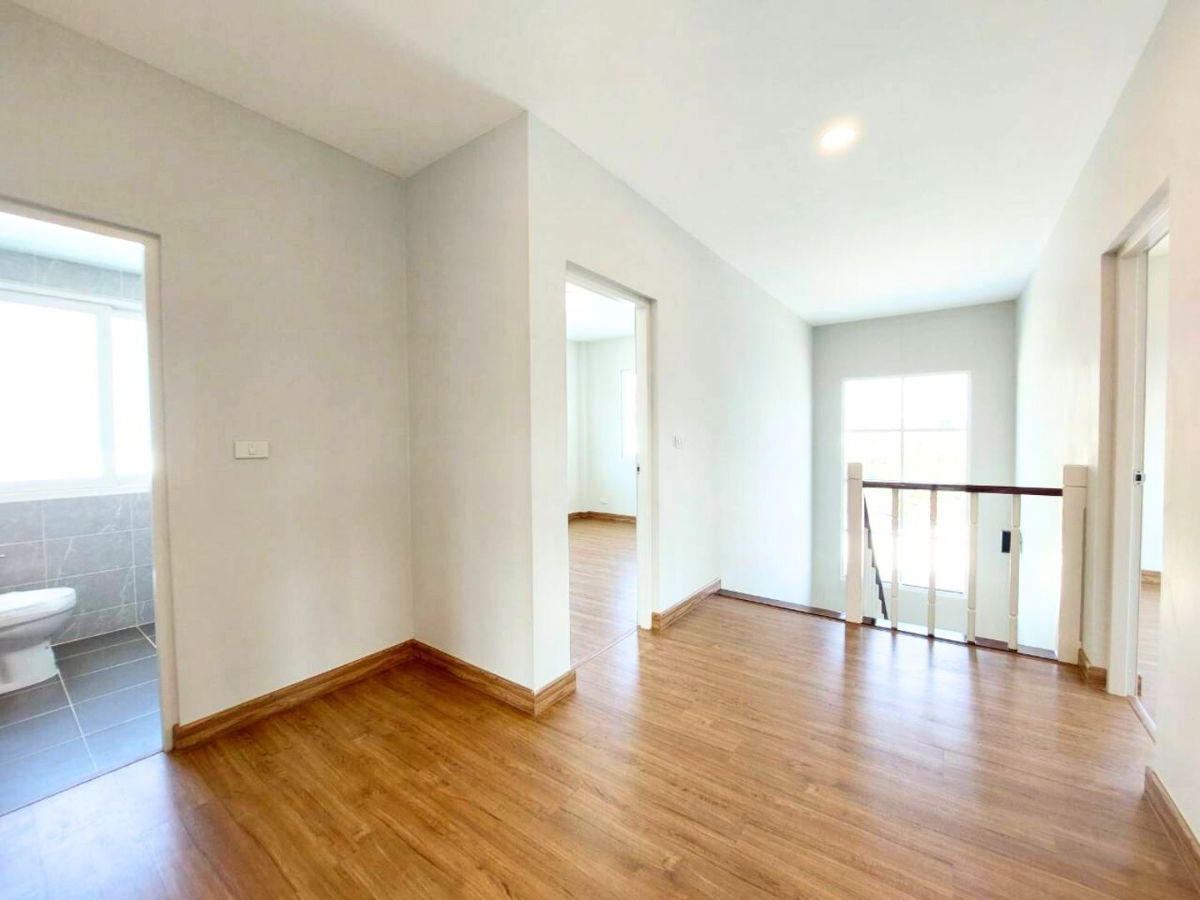 รูป บ้านหลังริมท้ายซอย เป็นส่วนตัว 129 ตร.ว. แต่งครบพร้อมเฟอร์ฯ รีโนเวทใหม่กริ๊บทั้งหลัง  ลดแรงรับปีใหม่! ราคาเพียง 7.59 ลบ. บ้านสวยพร้อมอยู่ ทำเลทอง - รูปที่ 23/27