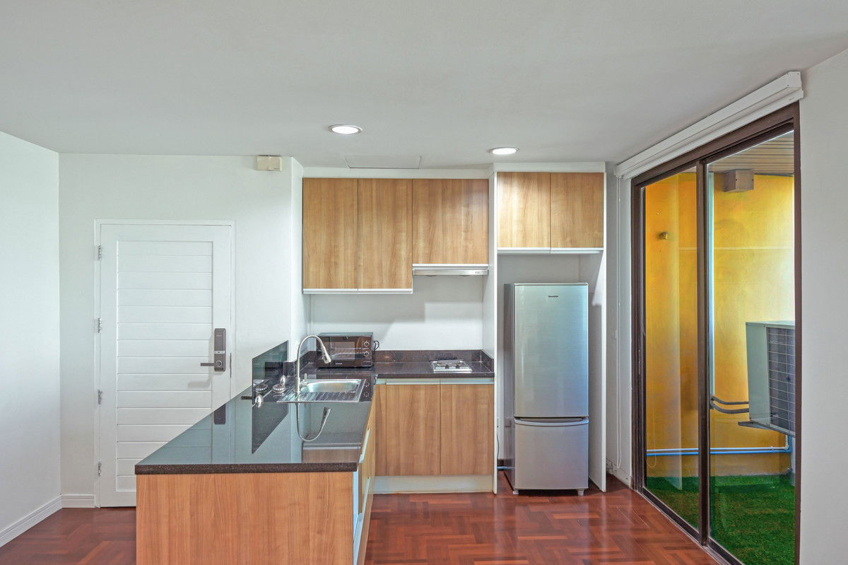 รูป 🏡 อพาร์ทเม้นท์ 3 ห้องนอน รีโนเวทใหม่ทั้งยูนิต   ✨ พรีเมียมทุกดีเทล | 🏢 Low Density | 🐾 Pet Friendly   🚗 พร้อมที่จอดรถส่วนตัว - รูปที่ 4/15