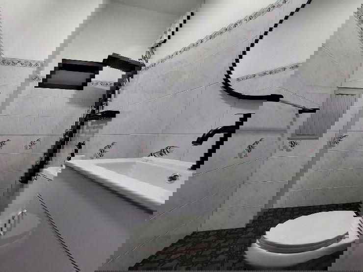 picture Home for sale with existing tenants, generating immediate income upon ownership. - 21/31