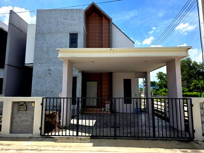 Houses for sale Lumlukka Road : ST0042 | Living Loft for Sale, Lam Luk Ka, Khlong 9 💰 Selling Price 2.75 Million Baht