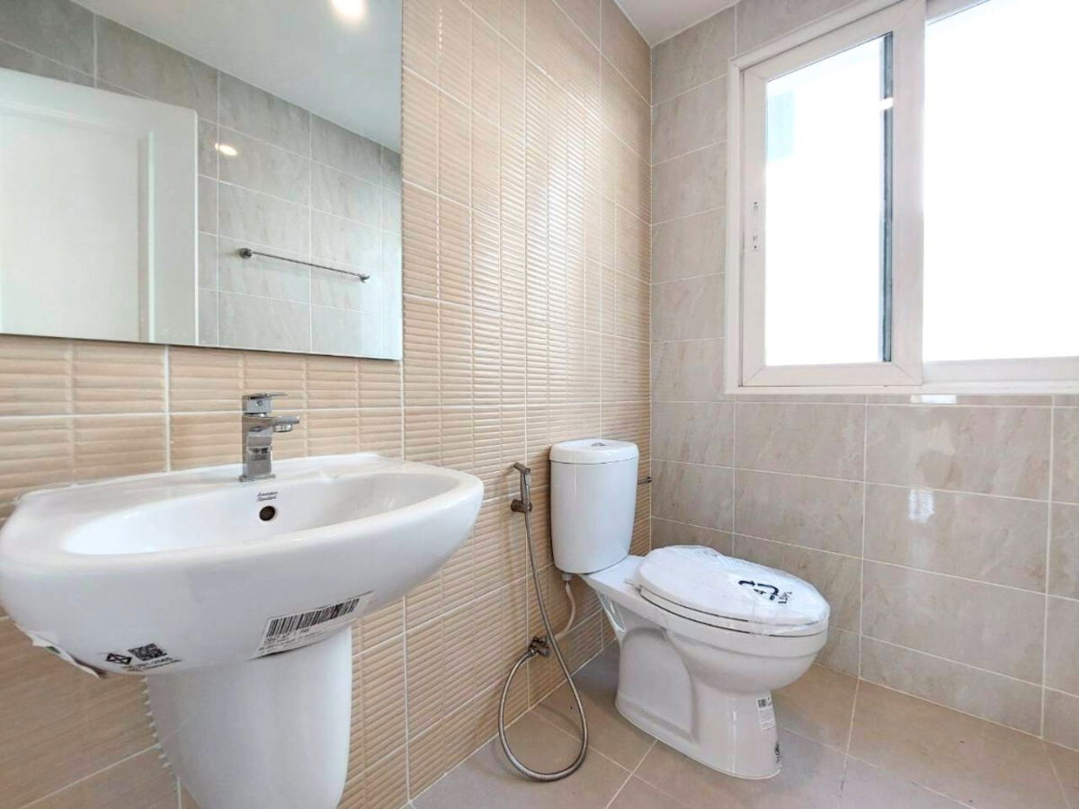 รูป บ้านหลังริมท้ายซอย เป็นส่วนตัว 129 ตร.ว. แต่งครบพร้อมเฟอร์ฯ รีโนเวทใหม่กริ๊บทั้งหลัง  ลดแรงรับปีใหม่! ราคาเพียง 7.59 ลบ. บ้านสวยพร้อมอยู่ ทำเลทอง - รูปที่ 7/27