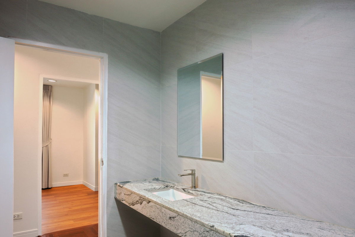 รูป 🏡 อพาร์ทเม้นท์ 3 ห้องนอน รีโนเวทใหม่ทั้งยูนิต   ✨ พรีเมียมทุกดีเทล | 🏢 Low Density | 🐾 Pet Friendly   🚗 พร้อมที่จอดรถส่วนตัว - รูปที่ 12/15