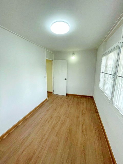 รูป ม.ธุรกิจบัณฑิตย์ 500 ม. ประชาชื่น10-14 MRTแจ้งวัฒนะ14 2.5กม..3 นอน ให้เช่าทาวน์เฮ้าส์ 2 ชั้น 31 ตร.วา.250 ตร.ม 1 น้ำ - รูปที่ 6/8