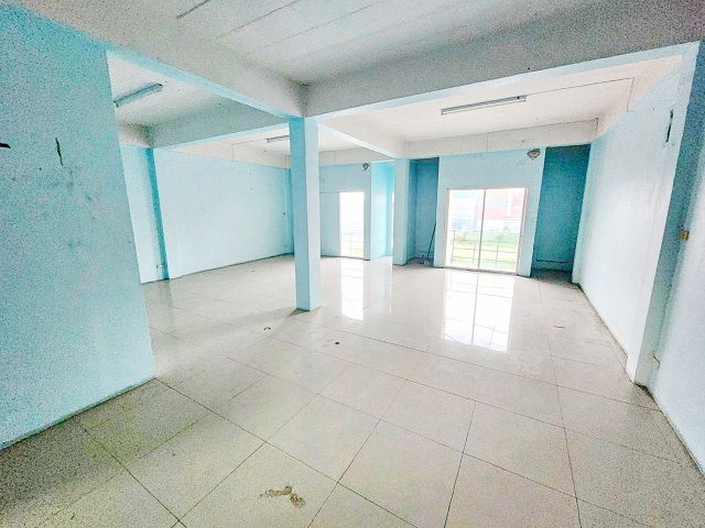 รูป เชื่อมต่อกัน 2 คูหา 3ชั้น ให้เช่าอาคารใหญ่ 4 น้ำ 41ตร.วา. บิ๊กซี เคหะร่มเกล้า 500 ม. ลาดกระบัง490ตร.ม. รร.ร่วมฤดีวิเทศศึกษา มีนบุรี3กม. - รูปที่ 6/8