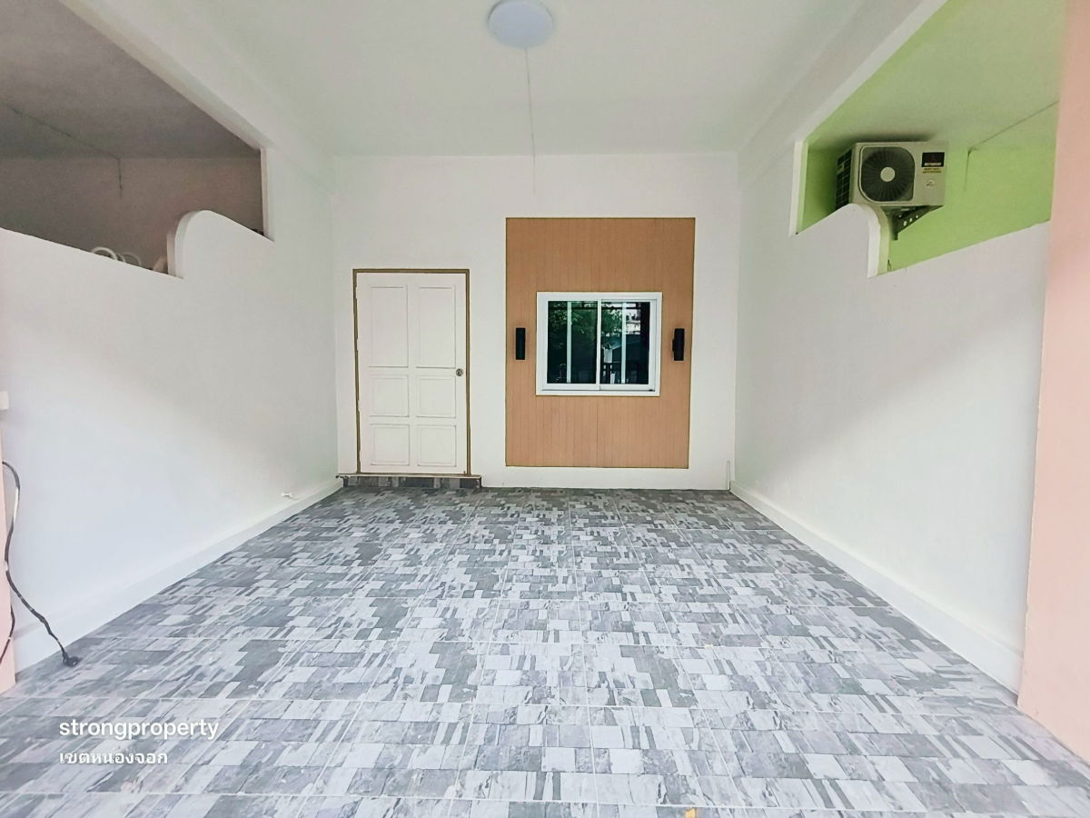 รูป ทาวน์เฮาส์ หนองจอก สุวินทวงศ์ 23 รีโนเวทใหม่ ใกล้สนง.ที่ดินหนองจอก หมู่บ้านณราธร (กฤษณา1/21) นัดชมเลย 085-318-6868 คุณวา - รูปที่ 5/19