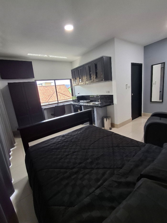 picture Home for sale with existing tenants, generating immediate income upon ownership. - 5/31