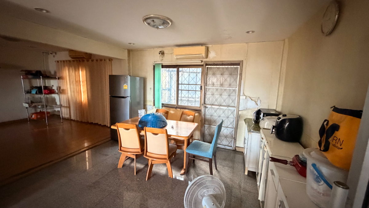 picture Prime commercial building on Super Highway, before Nimman area. - 15/24