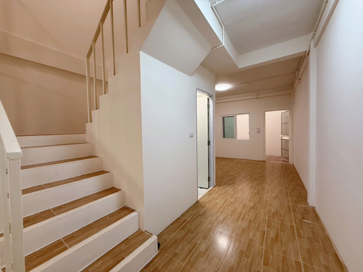 รูป ขายทาวน์เฮ้าส์ 2 ชั้น รีโนเวทใหม่ (มี 2 หลังติดกัน) ซอยลาดพร้าว 41 ใกล้รถไฟฟ้าสายสีเหลืองสถานีโชคชัย 4 ประมาณ 900 เมตรเท่านั้น - รูปที่ 3/15