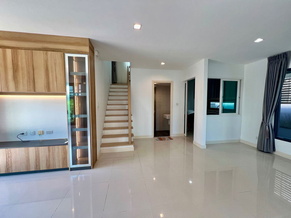 รูป ขายบ้านแฝด 2 ชั้น Britania Srinakarin ทำเลศักยภาพ ใกล้วัดหนามแดง สมุทรปราการ  ใกล้ BTS ศรีด่าน และเมกะบางนา - รูปที่ 9/31