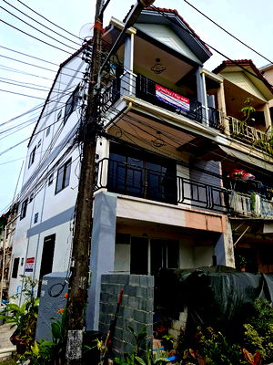 Apartment building for sale ม.สงขลานครินทร์ วิทยาเขตภูเก็ต : Home for sale with existing tenants, generating immediate income upon ownership.