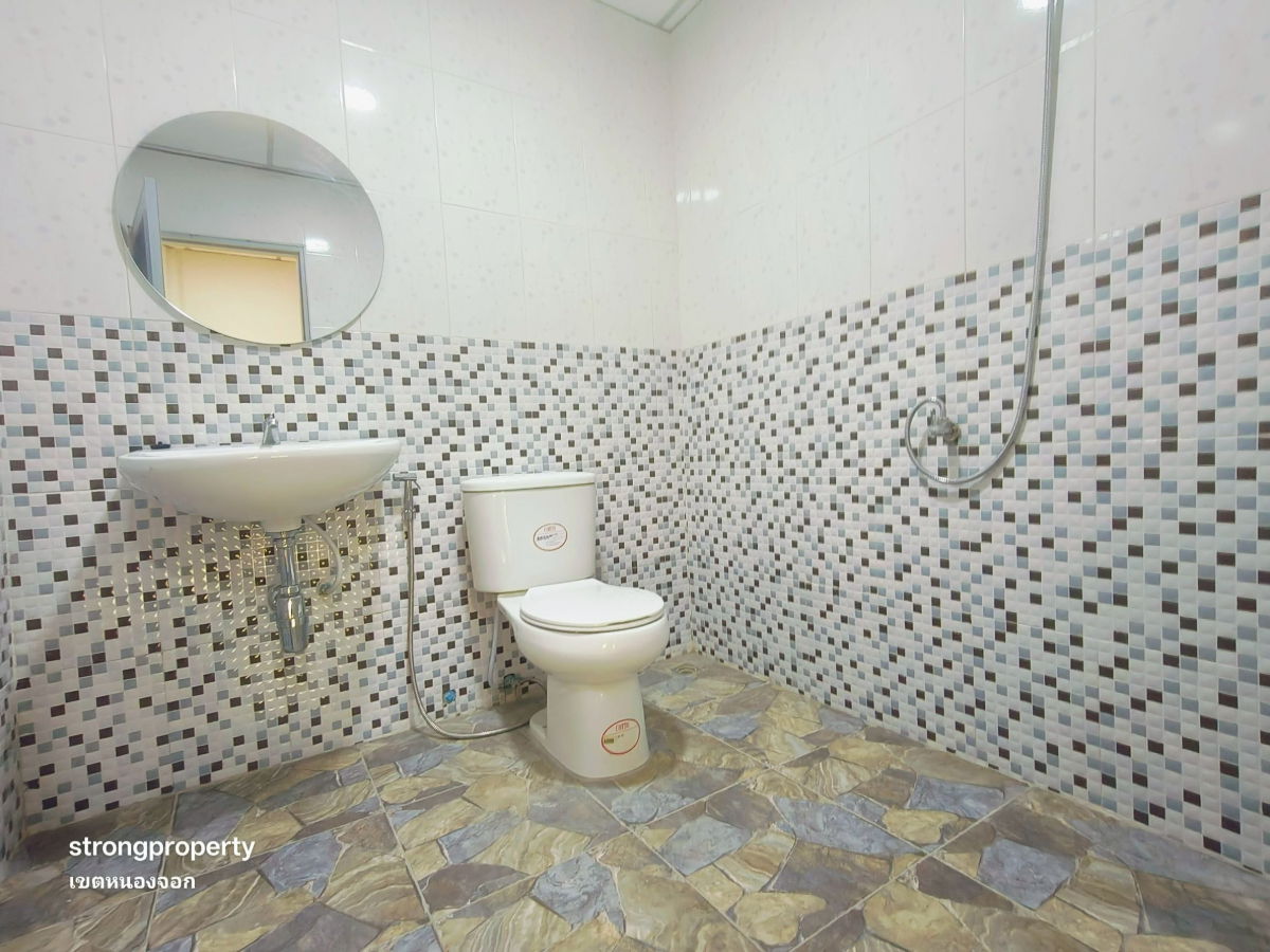 รูป ทาวน์เฮาส์ หนองจอก สุวินทวงศ์ 23 รีโนเวทใหม่ ใกล้สนง.ที่ดินหนองจอก หมู่บ้านณราธร (กฤษณา1/21) นัดชมเลย 085-318-6868 คุณวา - รูปที่ 13/19