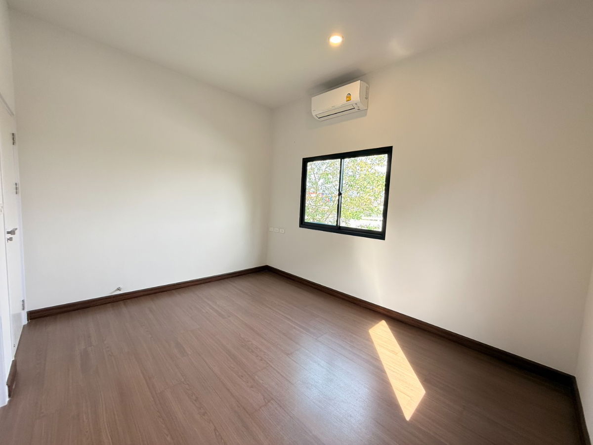 รูป หลุดจอง!!! ทำเลหน้าสวน หน้าบ้านไม่ชนใคร เพียง 5.99 ลบ - รูปที่ 10/13