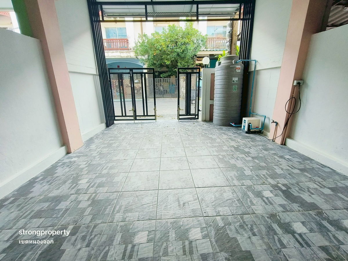 รูป ทาวน์เฮาส์ หนองจอก สุวินทวงศ์ 23 รีโนเวทใหม่ ใกล้สนง.ที่ดินหนองจอก หมู่บ้านณราธร (กฤษณา1/21) นัดชมเลย 085-318-6868 คุณวา - รูปที่ 4/19