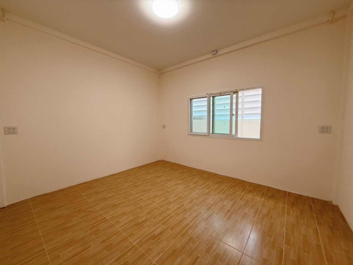 รูป ขายทาวน์เฮ้าส์ 2 ชั้น รีโนเวทใหม่ (มี 2 หลังติดกัน) ซอยลาดพร้าว 41 ใกล้รถไฟฟ้าสายสีเหลืองสถานีโชคชัย 4 ประมาณ 900 เมตรเท่านั้น - รูปที่ 14/15