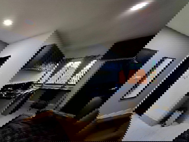 picture Home for sale with existing tenants, generating immediate income upon ownership. - 12/31