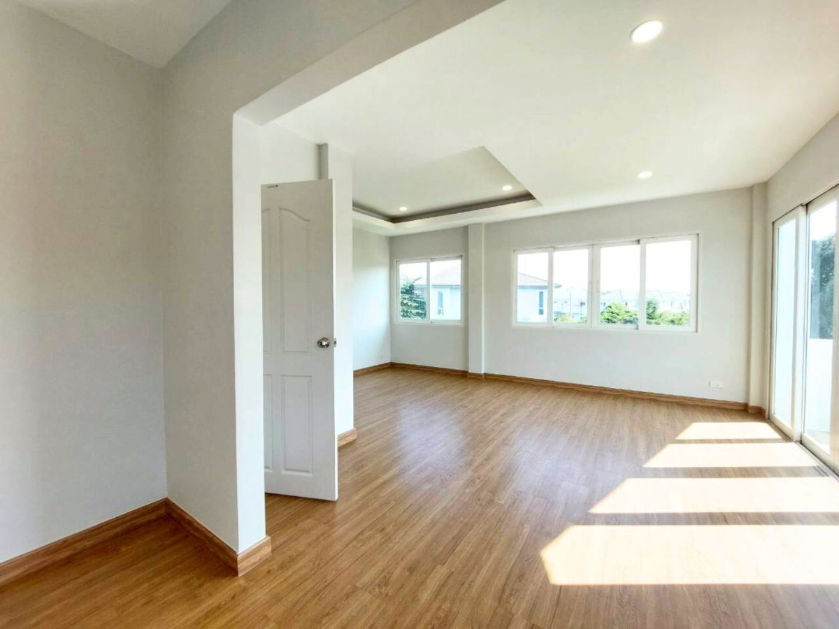 รูป บ้านหลังริมท้ายซอย เป็นส่วนตัว 129 ตร.ว. แต่งครบพร้อมเฟอร์ฯ รีโนเวทใหม่กริ๊บทั้งหลัง  ลดแรงรับปีใหม่! ราคาเพียง 7.59 ลบ. บ้านสวยพร้อมอยู่ ทำเลทอง - รูปที่ 21/27