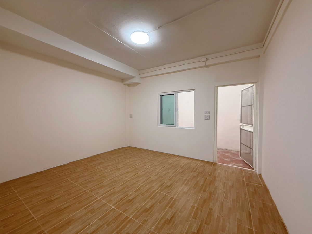 รูป ขายทาวน์เฮ้าส์ 2 ชั้น รีโนเวทใหม่ (มี 2 หลังติดกัน) ซอยลาดพร้าว 41 ใกล้รถไฟฟ้าสายสีเหลืองสถานีโชคชัย 4 ประมาณ 900 เมตรเท่านั้น - รูปที่ 4/15