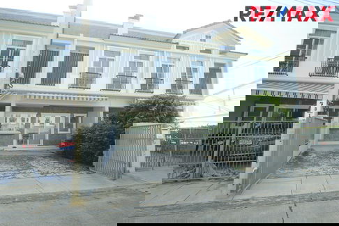 Townhouse Villaggio Pracha Uthit 90 Land and House House The house is ready to move in. Fully furnished and includes air conditioning, 21.4 sq m, at