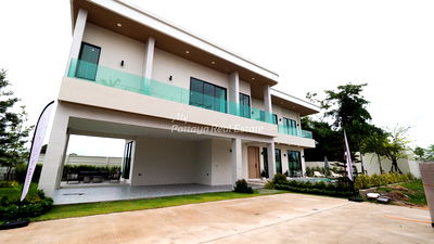 บ้านเดี่ยว บางละมุง ชลบุรี : HEPL01 - ขายบ้านวิลล่า 4 ห้องนอน Perla Villa