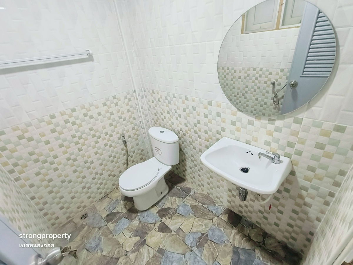 รูป ทาวน์เฮาส์ หนองจอก สุวินทวงศ์ 23 รีโนเวทใหม่ ใกล้สนง.ที่ดินหนองจอก หมู่บ้านณราธร (กฤษณา1/21) นัดชมเลย 085-318-6868 คุณวา - รูปที่ 7/19