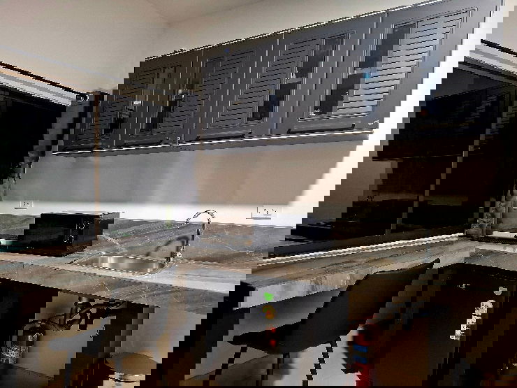 picture Home for sale with existing tenants, generating immediate income upon ownership. - 27/31