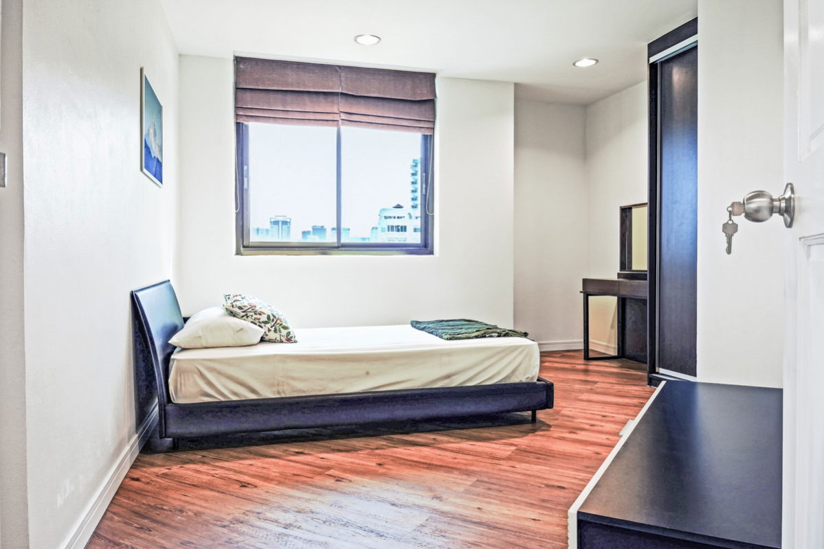 รูป 🏡 อพาร์ทเม้นท์ 3 ห้องนอน รีโนเวทใหม่ทั้งยูนิต   ✨ พรีเมียมทุกดีเทล | 🏢 Low Density | 🐾 Pet Friendly   🚗 พร้อมที่จอดรถส่วนตัว - รูปที่ 6/15