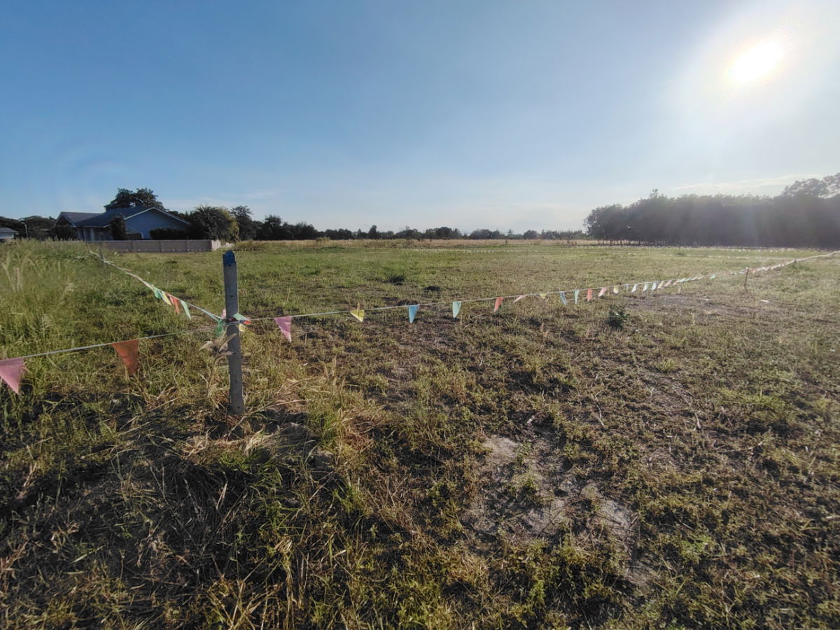 รูป ขายที่ดินแปลงสวย 1-0-0  ไร่  เหมาะสำหรับสร้างบ้าน  ทำเลทอง ใกล้สนามกอล์ฟแบล็คเมาน์เทน  - รูปที่ 6/9