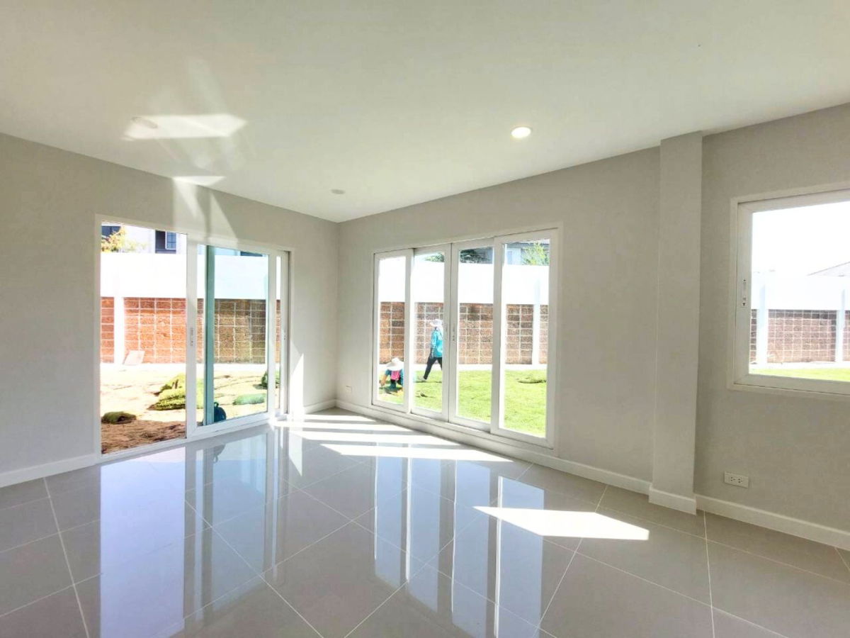 รูป บ้านหลังริมท้ายซอย เป็นส่วนตัว 129 ตร.ว. แต่งครบพร้อมเฟอร์ฯ รีโนเวทใหม่กริ๊บทั้งหลัง  ลดแรงรับปีใหม่! ราคาเพียง 7.59 ลบ. บ้านสวยพร้อมอยู่ ทำเลทอง - รูปที่ 9/27