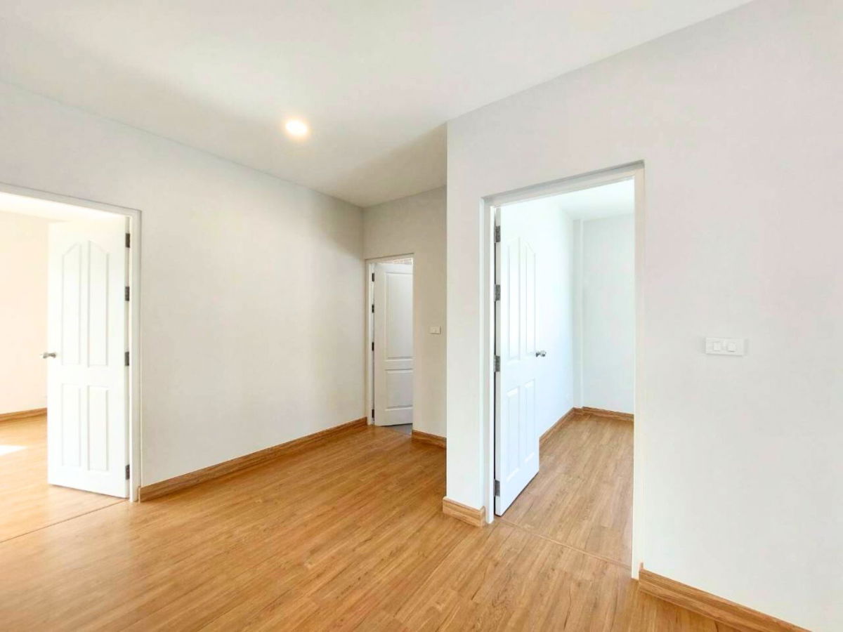 รูป บ้านหลังริมท้ายซอย เป็นส่วนตัว 129 ตร.ว. แต่งครบพร้อมเฟอร์ฯ รีโนเวทใหม่กริ๊บทั้งหลัง  ลดแรงรับปีใหม่! ราคาเพียง 7.59 ลบ. บ้านสวยพร้อมอยู่ ทำเลทอง - รูปที่ 14/27