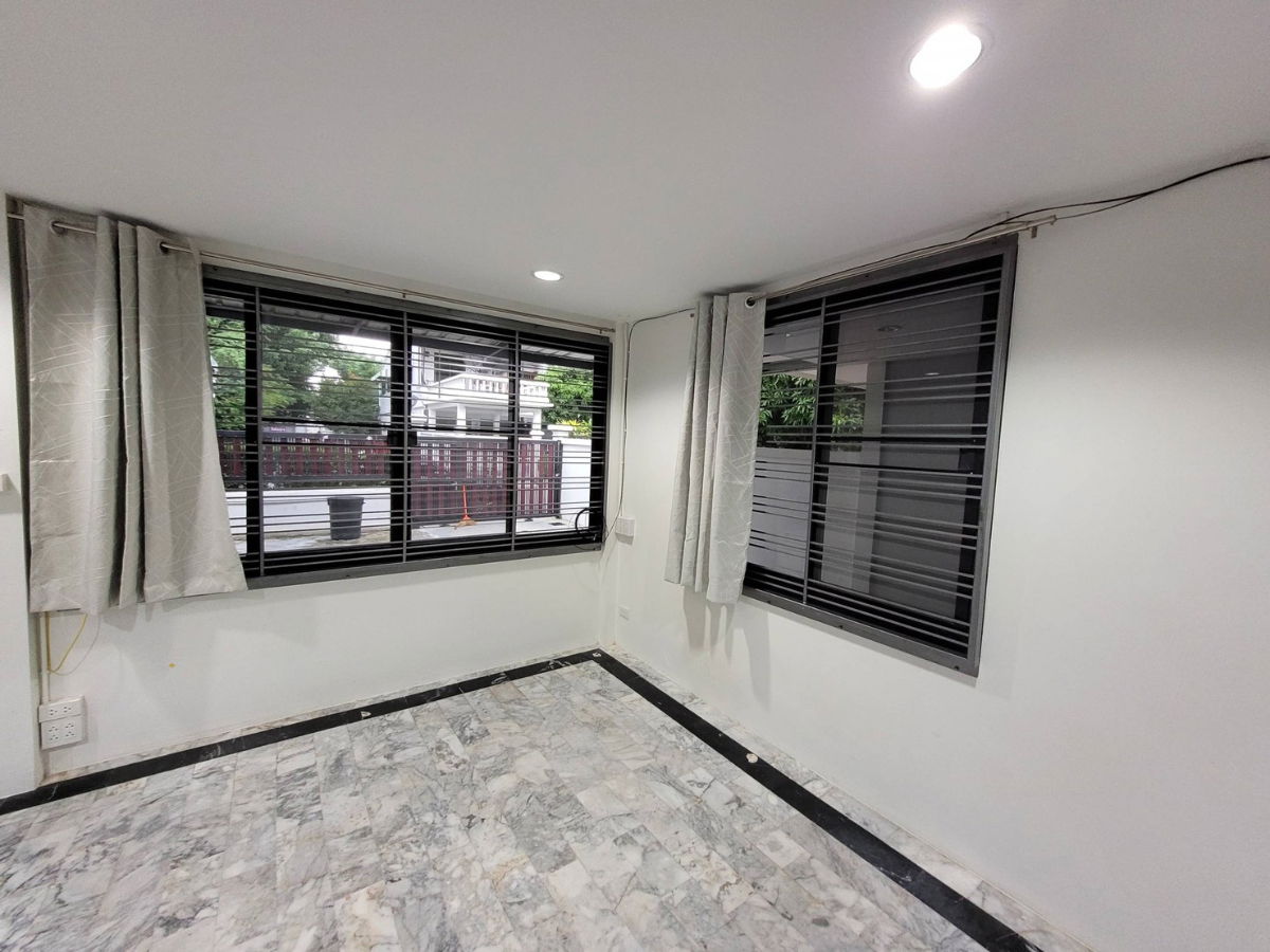 รูป T 1481 ให้เช่า ทาวน์เฮ้าส์ 2 ชั้น 4 ห้องนอน ซ.ประชาราษฎร์บำเพ็ญ 26 สภาพดี ราคา 35,000 บาท - รูปที่ 7/19