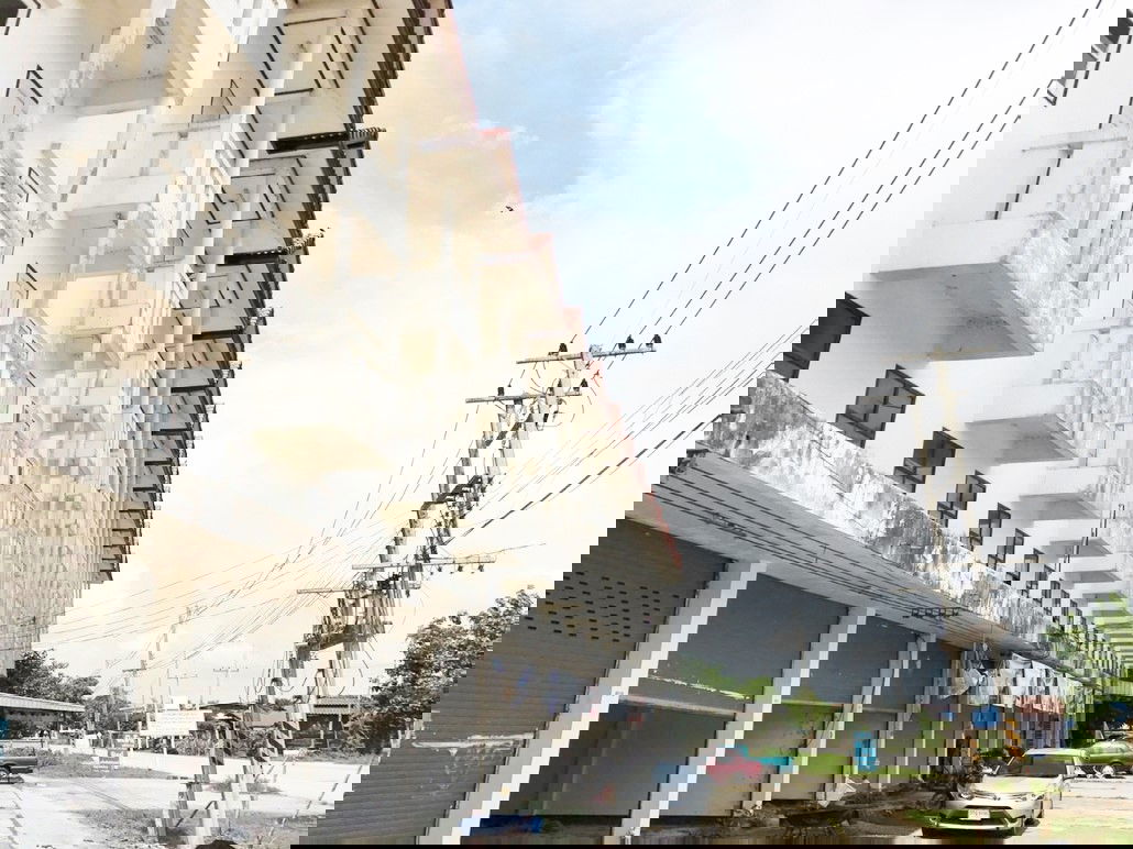 รูป Call : 064-789-4792 ขายทาวน์เฮ้าส์เชียงราย 3 ชั้นครึ่ง 2 คูหา ตีทะลุถึงกันทุกชั้น 62 ตร.วา ติดถนนศรีเวียง อำเภอเวียงชัย เชียงราย - รูปที่ 2/10