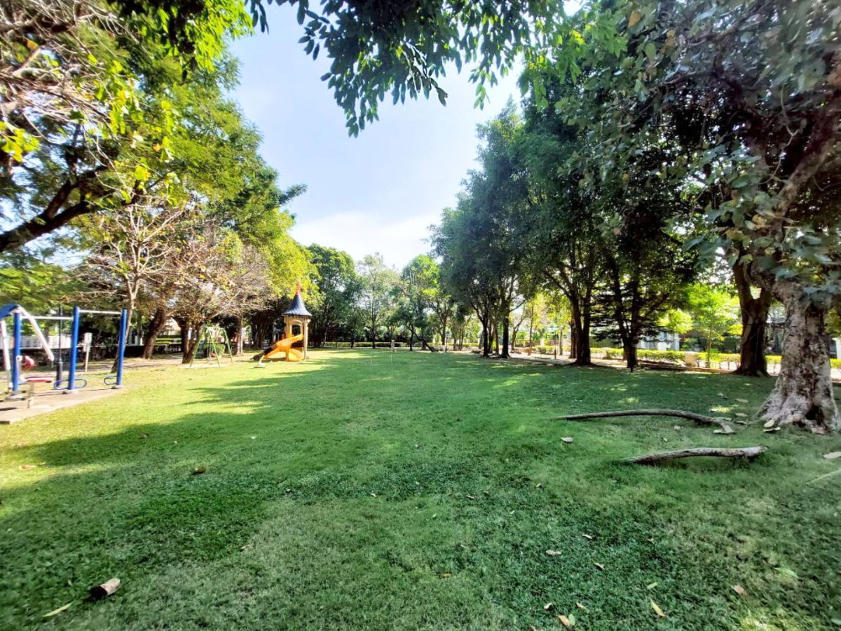 รูป บ้านหลังริมท้ายซอย เป็นส่วนตัว 129 ตร.ว. แต่งครบพร้อมเฟอร์ฯ รีโนเวทใหม่กริ๊บทั้งหลัง  ลดแรงรับปีใหม่! ราคาเพียง 7.59 ลบ. บ้านสวยพร้อมอยู่ ทำเลทอง - รูปที่ 26/27