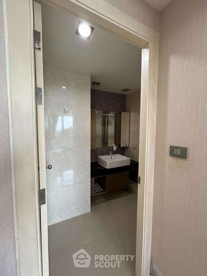 รูป คอนโด 1-ห้องนอน ที่ เดอะ วิว โคซี่ บีช เรสซิเดนซ์ ใกล้ ถนนพระตำหนัก พัทยา (ID 2416688) - รูปที่ 2/4