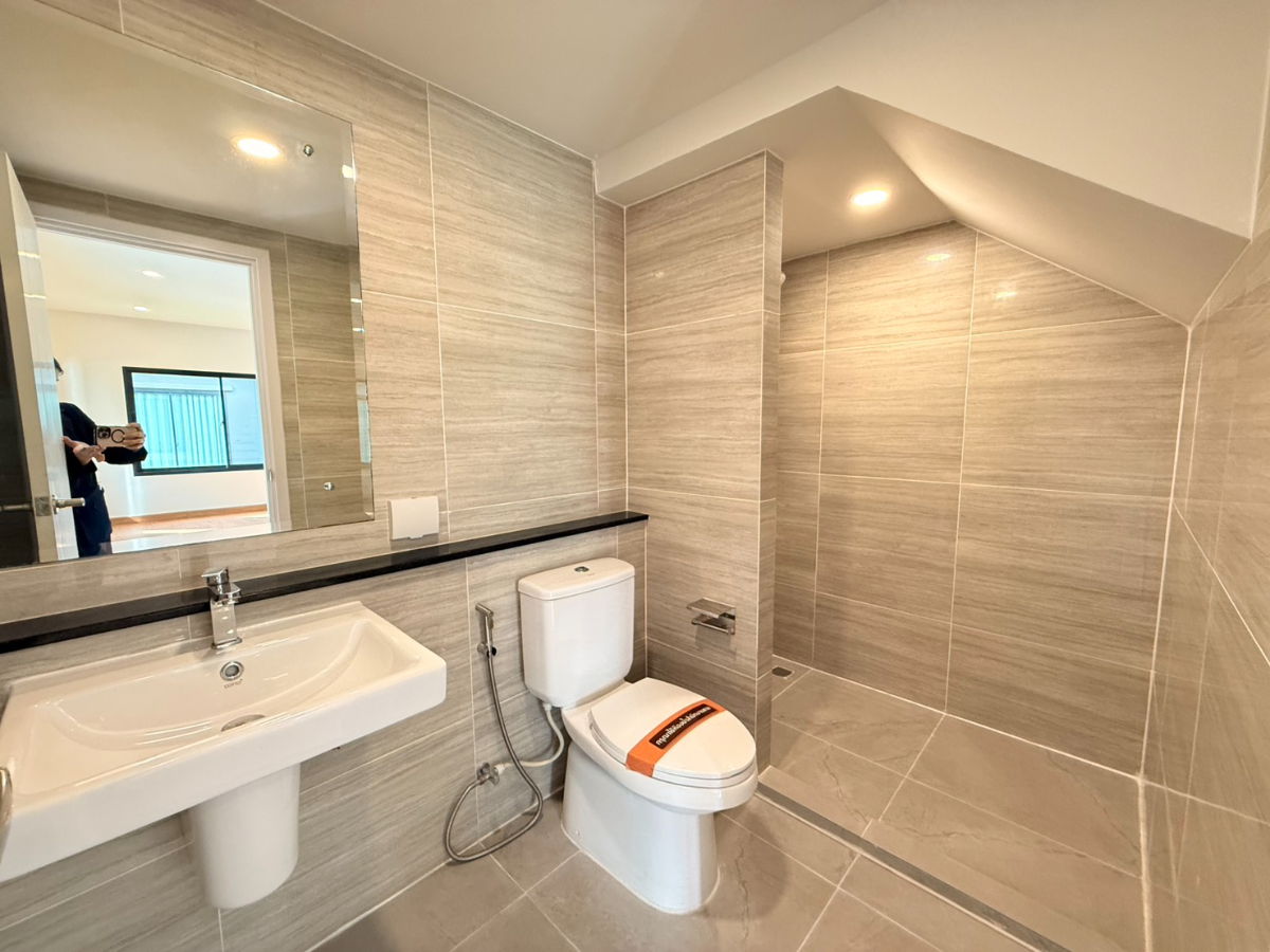 รูป หลุดจอง!!! ทำเลหน้าสวน หน้าบ้านไม่ชนใคร เพียง 5.99 ลบ - รูปที่ 5/13