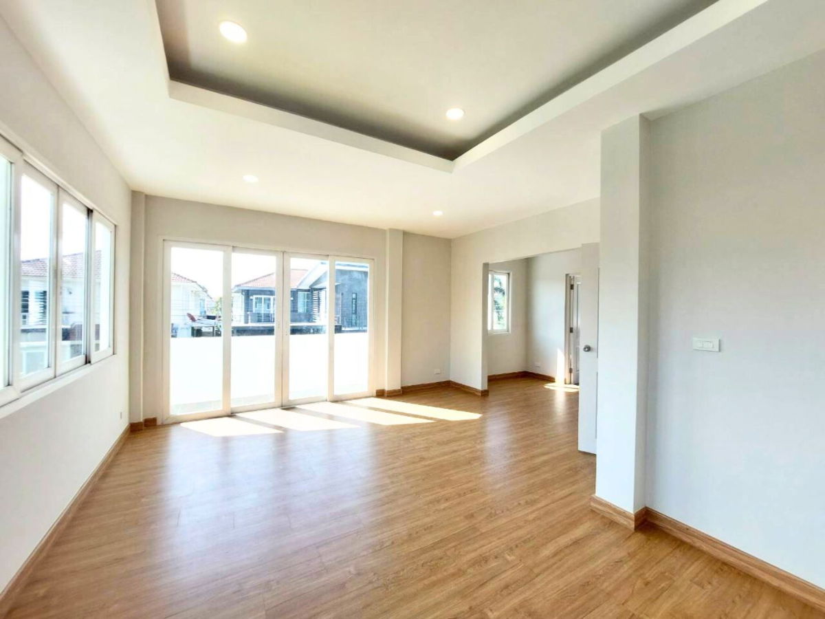 รูป บ้านหลังริมท้ายซอย เป็นส่วนตัว 129 ตร.ว. แต่งครบพร้อมเฟอร์ฯ รีโนเวทใหม่กริ๊บทั้งหลัง  ลดแรงรับปีใหม่! ราคาเพียง 7.59 ลบ. บ้านสวยพร้อมอยู่ ทำเลทอง - รูปที่ 20/27