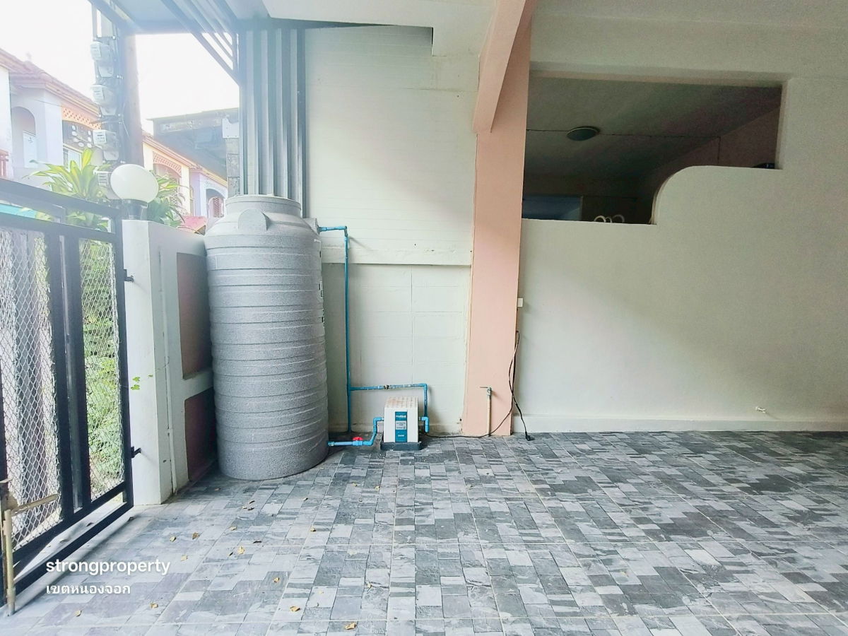 รูป ทาวน์เฮาส์ หนองจอก สุวินทวงศ์ 23 รีโนเวทใหม่ ใกล้สนง.ที่ดินหนองจอก หมู่บ้านณราธร (กฤษณา1/21) นัดชมเลย 085-318-6868 คุณวา - รูปที่ 3/19