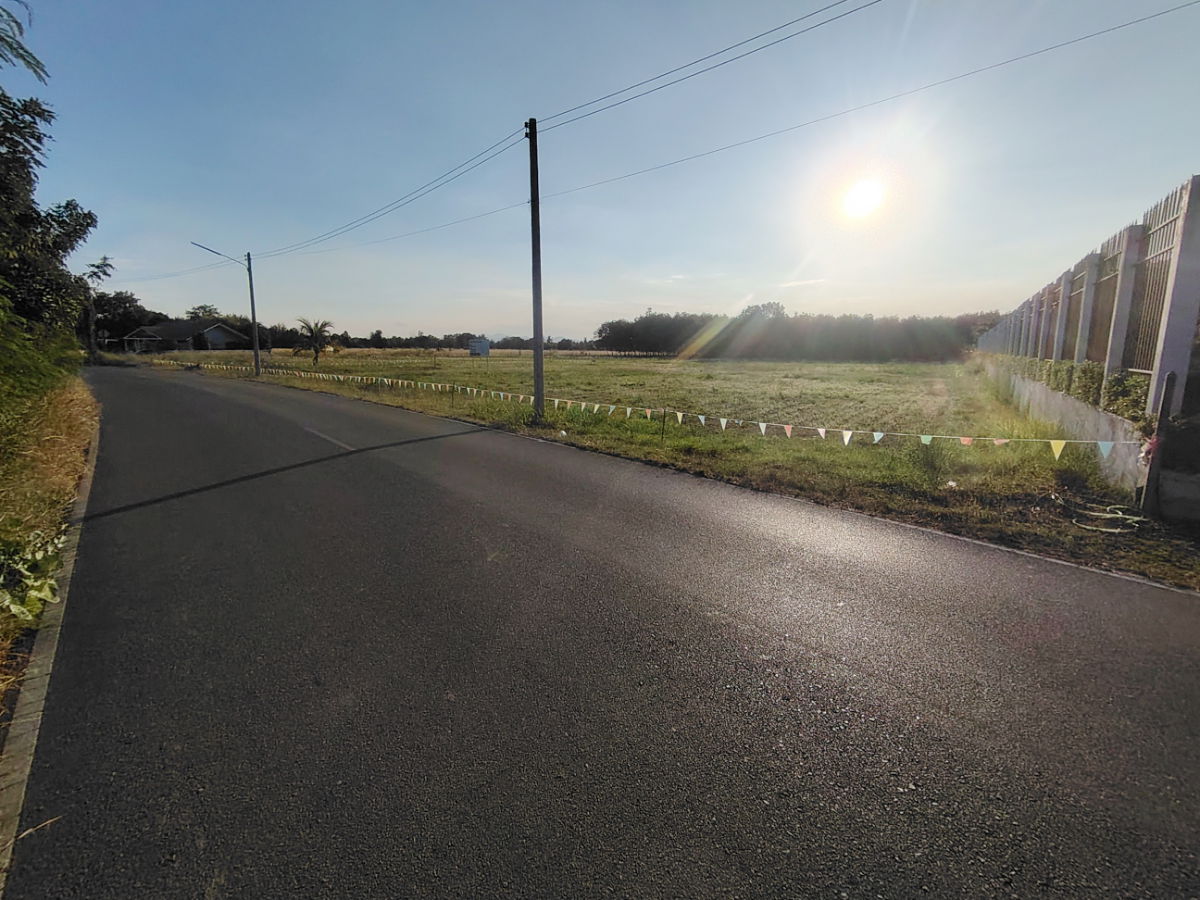 รูป ที่ดินขนาด 5 ไร่ เหมาะสำหรับการพัฒนาโครงการที่อยู่อาศัย  ที่ดินอยู่ในพื้นที่อยู่อาศัยที่กำลังเติบโตอย่างรวดเร็ว - รูปที่ 3/10