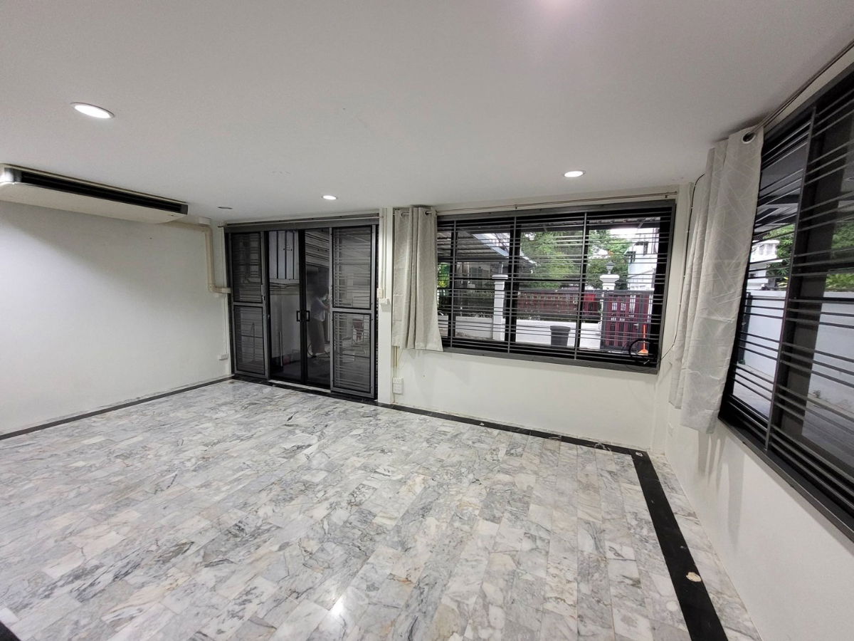 รูป T 1481 ให้เช่า ทาวน์เฮ้าส์ 2 ชั้น 4 ห้องนอน ซ.ประชาราษฎร์บำเพ็ญ 26 สภาพดี ราคา 35,000 บาท - รูปที่ 6/19