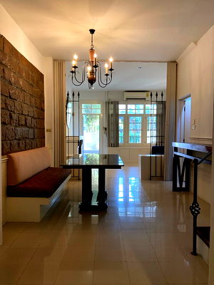 Townhouses for rent University of the Thai Chamber of Commerce : 🏡 3-Storey Townhouse for Rent, Fully Furnished | Ratchadapisek 🚆 BTS Ratchayothin – 800 m 🏢 Near SCB Park 🛍️ Close to Central Ladprao