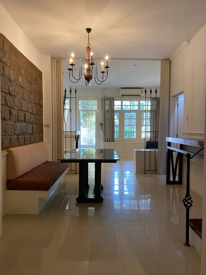 รูป 🏡 ให้เช่าทาวน์เฮ้าส์ 3 ชั้น พร้อมเฟอร์นิเจอร์ครบ | รัชดาภิเษก 🚆 BTS รัชโยธิน 800 เมตร 🏢 SCB Park 🛍️ Central ลาดพร้าว - รูปที่ 1/10