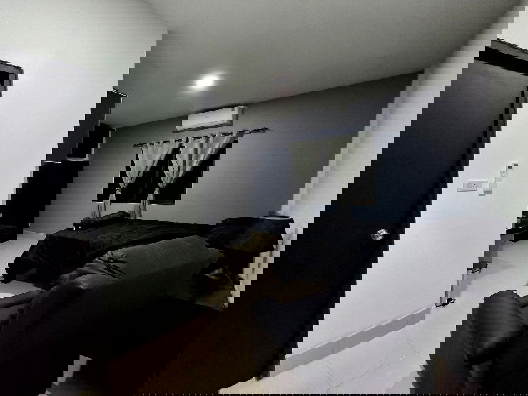 picture Home for sale with existing tenants, generating immediate income upon ownership. - 18/31