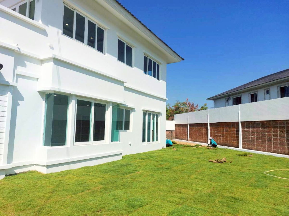 รูป บ้านหลังริมท้ายซอย เป็นส่วนตัว 129 ตร.ว. แต่งครบพร้อมเฟอร์ฯ รีโนเวทใหม่กริ๊บทั้งหลัง  ลดแรงรับปีใหม่! ราคาเพียง 7.59 ลบ. บ้านสวยพร้อมอยู่ ทำเลทอง - รูปที่ 25/27