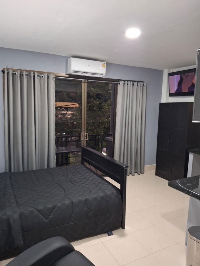 picture Home for sale with existing tenants, generating immediate income upon ownership. - 8/31