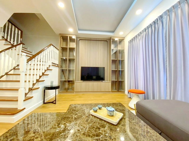 รูป ให้เช่าโฮมออฟฟิศสุดหรู 4 ชั้น หลังมุม ซ.ลาซาล 40-42 MRT ศรีลาซาล 1.5กม. 30ตร.วา. ลาซาล อเวนิว 900 ม. แหล่งช้อปปิ้ง - รูปที่ 2/8