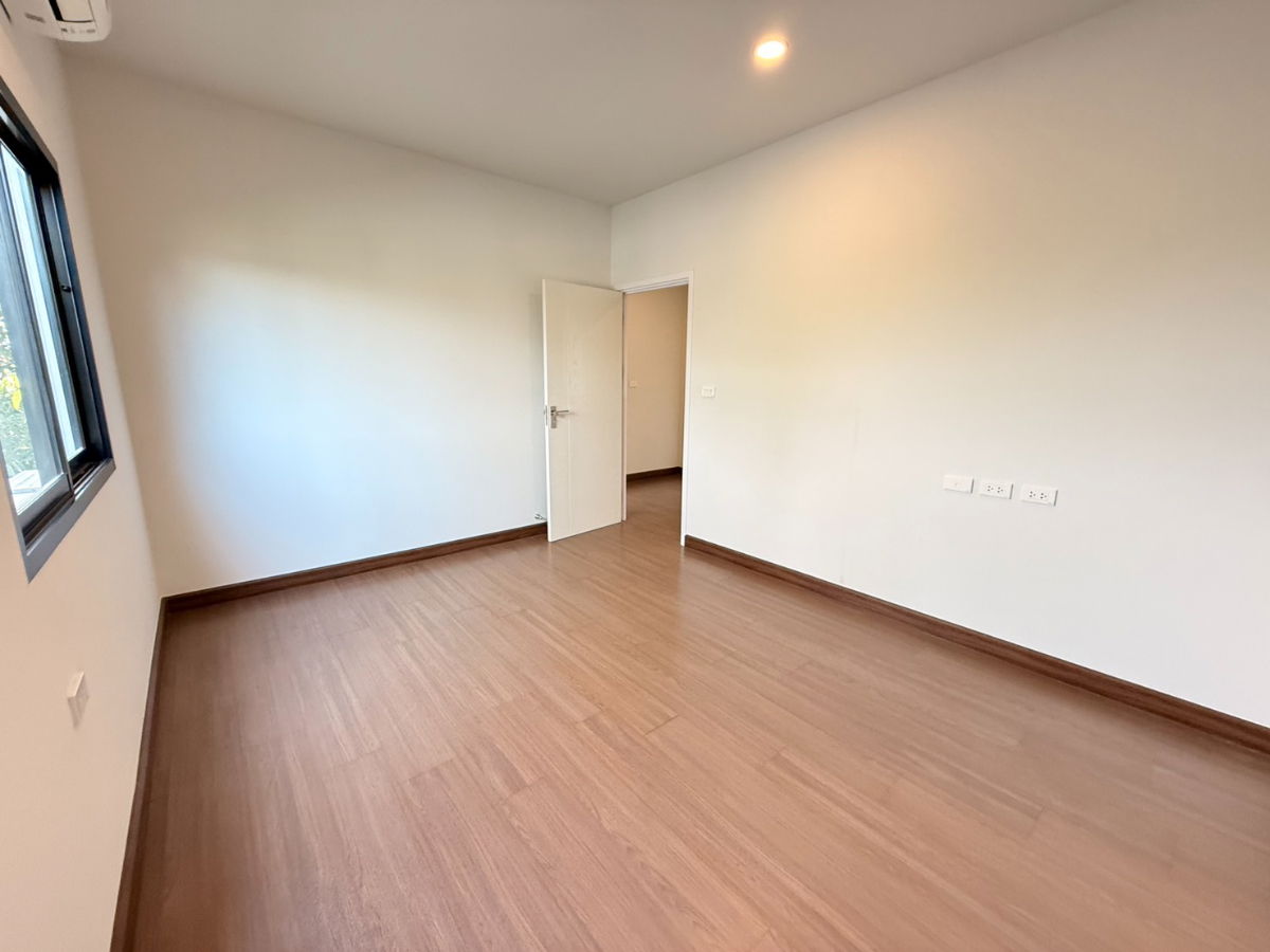 รูป หลุดจอง!!! ทำเลหน้าสวน หน้าบ้านไม่ชนใคร เพียง 5.99 ลบ - รูปที่ 12/13