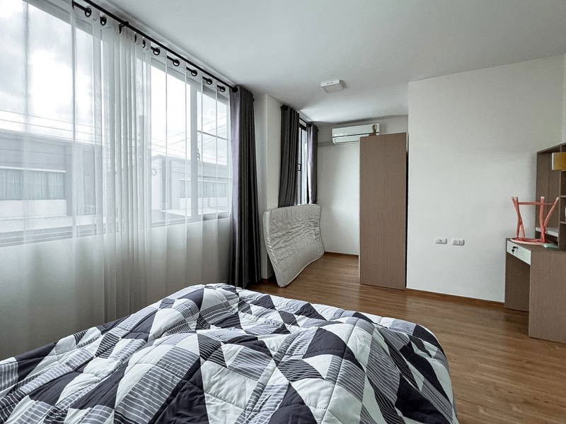 รูป ขายด่วนทาวน์เฮ้าส์ 2 ชั้น Pleno ลาดพร้าว-เสรีไทย บ้านสวย เฟอร์นิเจอร์ครบ พร้อมหิ้วกระเป๋าเข้าอยู่ได้เลย (N.1961) - รูปที่ 7/16