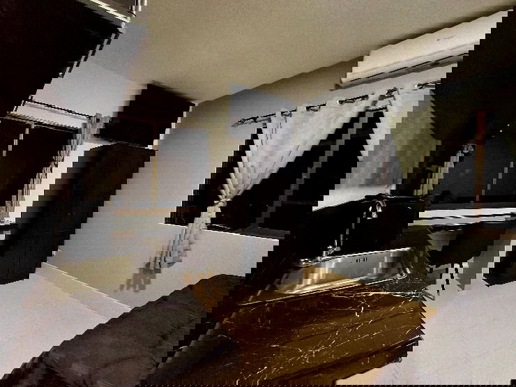 picture Home for sale with existing tenants, generating immediate income upon ownership. - 15/31